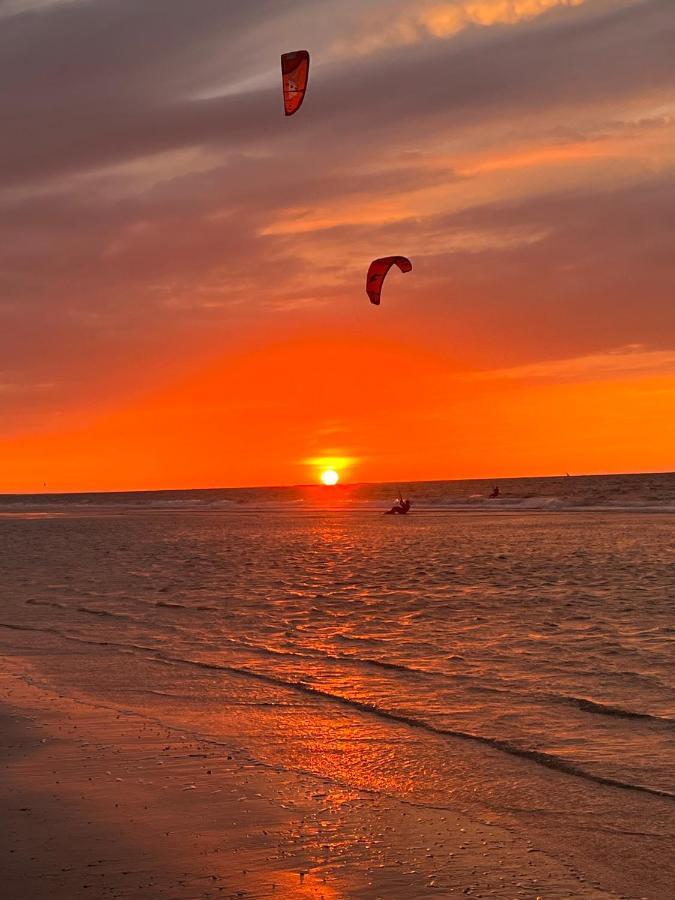 Etoile Aan Zee Hotel เฟราเวนโปลเดอร์ ภายนอก รูปภาพ